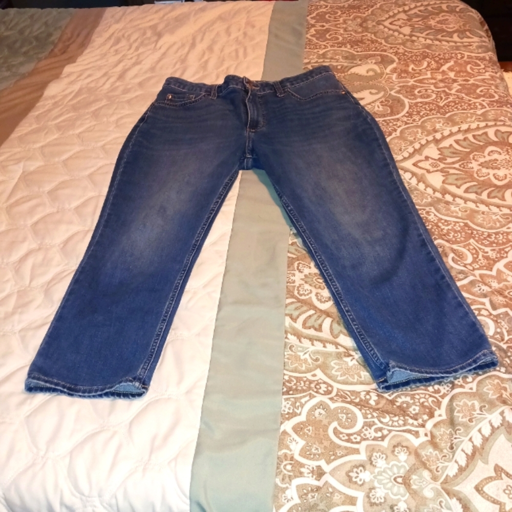 Lee's Mid Rise Capri's Size  12M